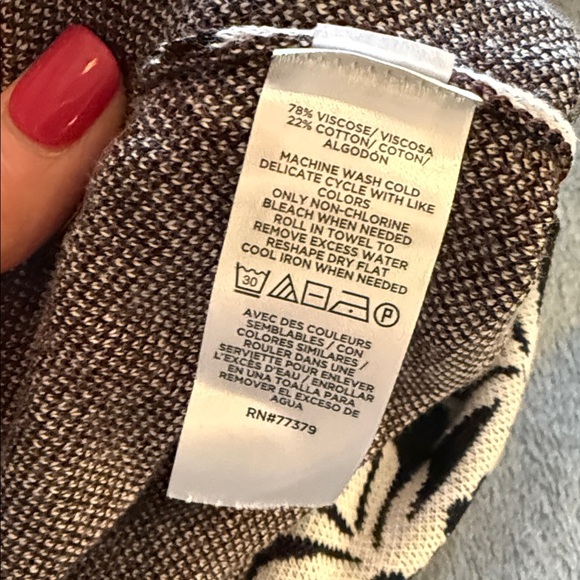 Ann Taylor Black and Cream Floral sweater sleeveless top - Picture 4 of 5